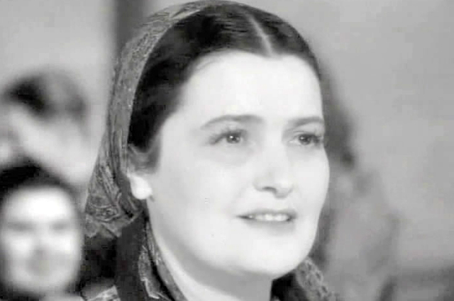 Эмма Цесарская в фильме «Освобождённая земля» (1946)