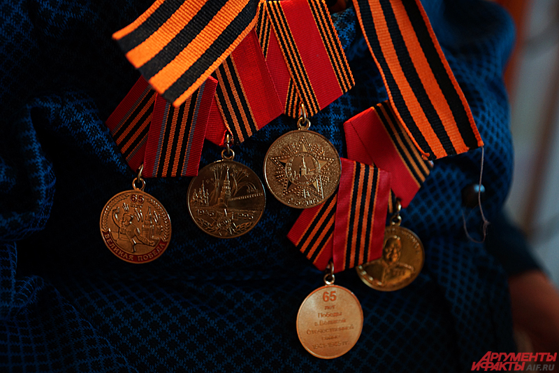 Медали и ордена Александра Бакланова хранит как самую дорогую реликвию