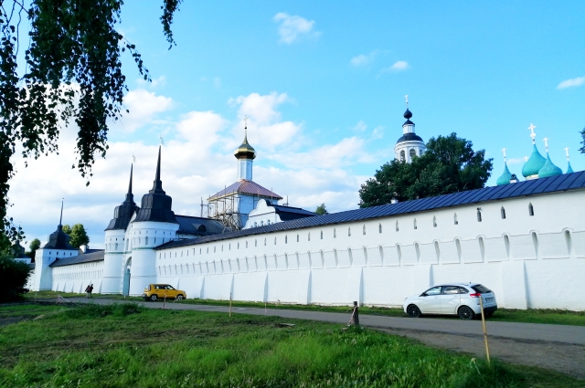 Свято-Введенский Толгский монастырь в Ярославле.