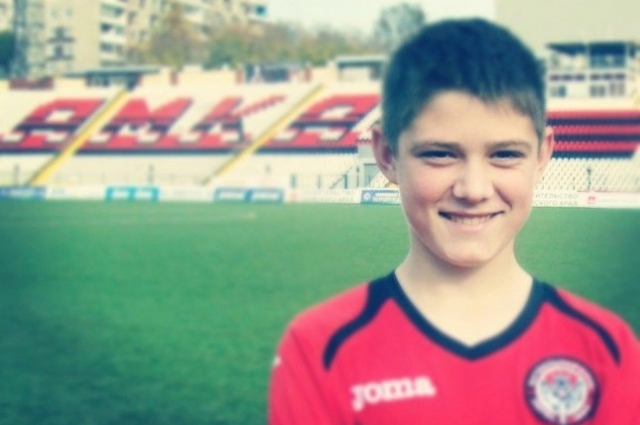 Кирилл с детства увлекался футболом.