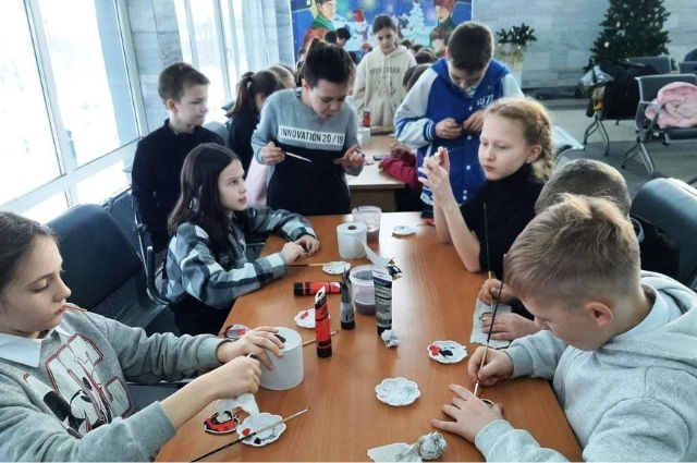 СвЖД перед зимними каникулами организовала творческие уроки безопасности