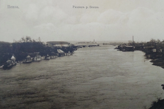 В старину во время половодья пензенские купцы сплавляли по реке свои товары.