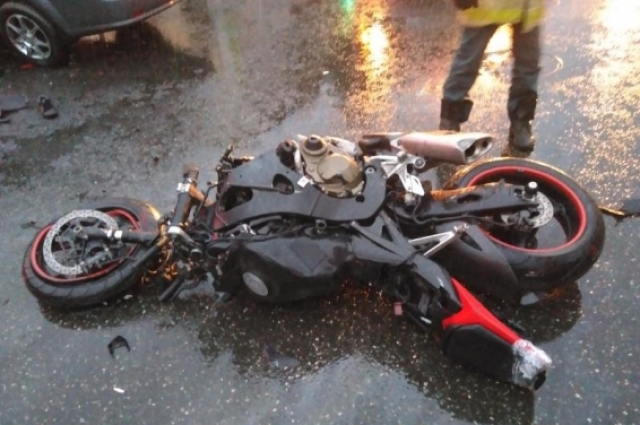 В результате ДТП 20-летний водитель мотоцикла и 30-летний пассажир иномарки скончались на месте. 