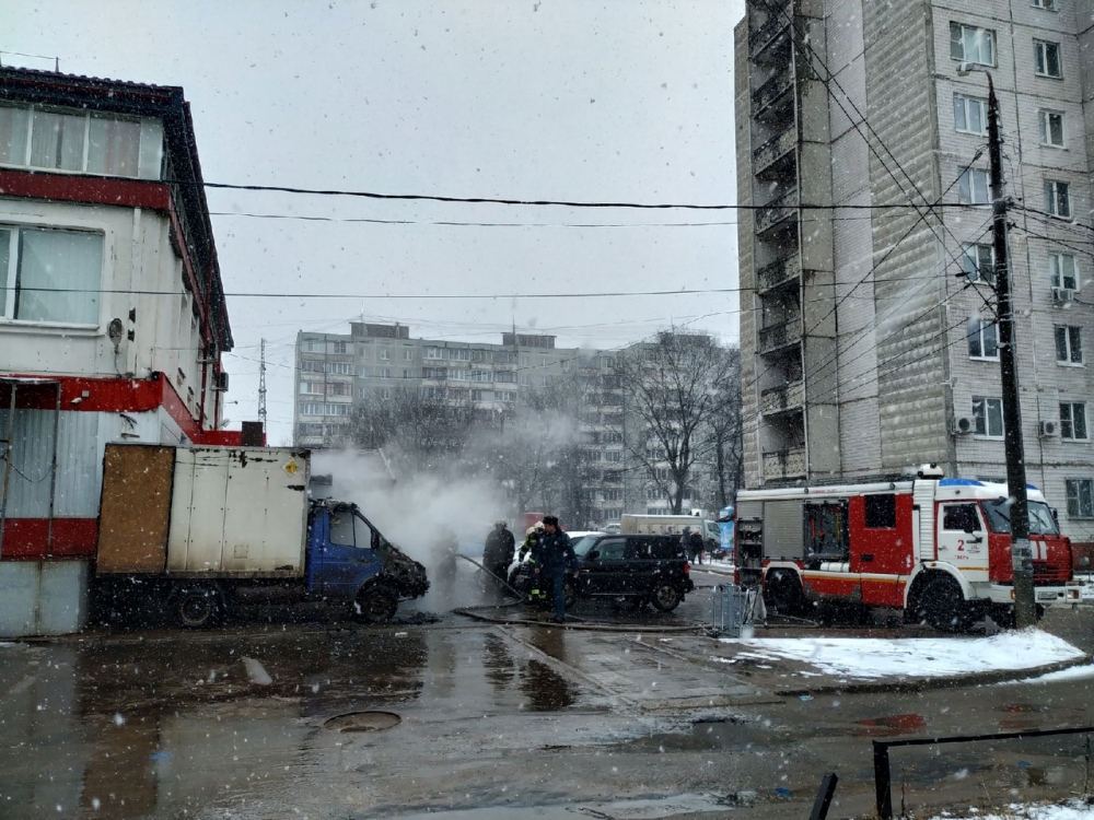 Пожар пролетарском районе сегодня. Пожар в Твери на бульваре Ногина. Пожар в Твери вчера в Пролетарском районе. Тверь, 1-й пер. красной слободы, 7/1. Пожар в Твери сегодня в Пролетарском районе.