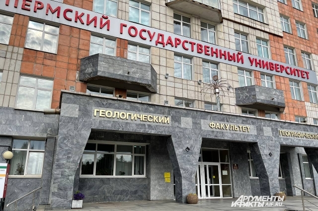 С учёбой у Нафиса возникли проблемы: слишком много пропускал.