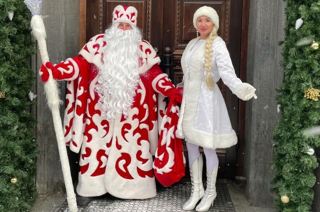 Дед Мороз и Снегурочка уже 15 лет работают вместе.