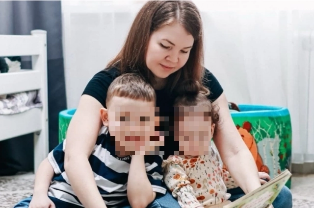 Савелий с мамой и сестрой.