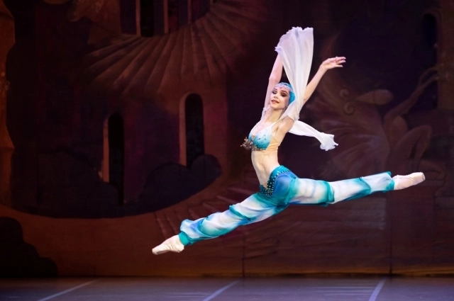 Анастасия принимает участие в балете 