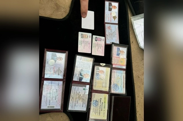 Фатыхов вместе с сообщником потребовал у предпринимателя около пяти миллионов рублей, представляясь сотрудником ФСБ и угрожая серьезными проблемами с законом.