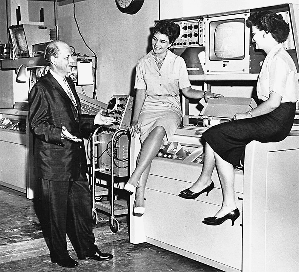 Первый в мире видеомагнитофон VR-1000 не отличался компактными размерами.