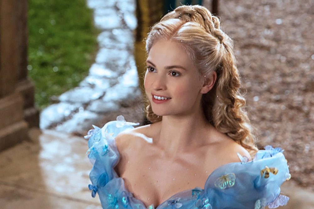 Лили Джеймс.