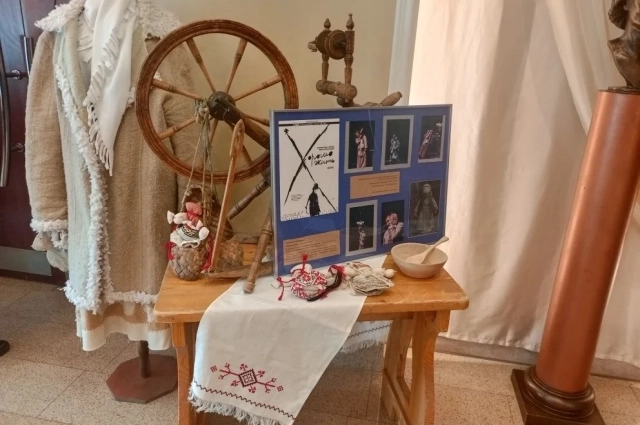 В 2026 году каждый спектакль представлен в виде инсталляции. Спектакль «Хорошо жить».