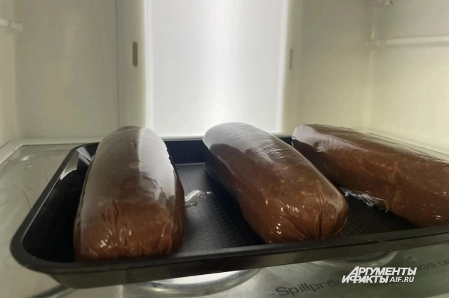 Застывать колбаски будут всю ночь.