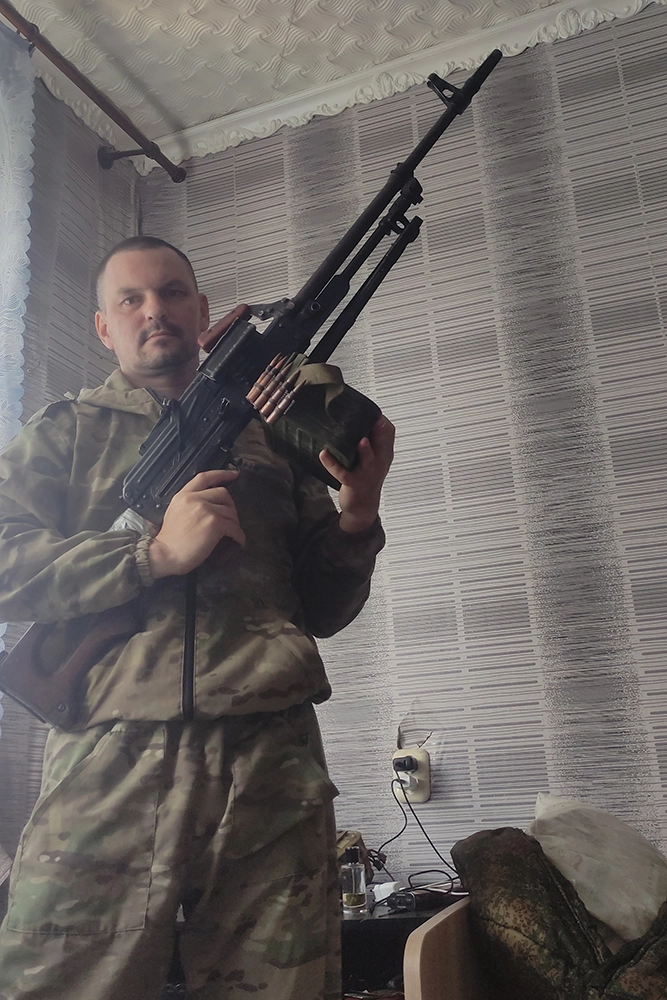 По словам Евгения, на боевых заданиях, он воспринимал происходящее, словно наблюдая со стороны, вроде как в компьютерной игре. 