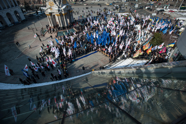 25.02.2013. Участники марша против политических репрессий и ареста лидеров оппозиции на Майдане Независимости в Киеве