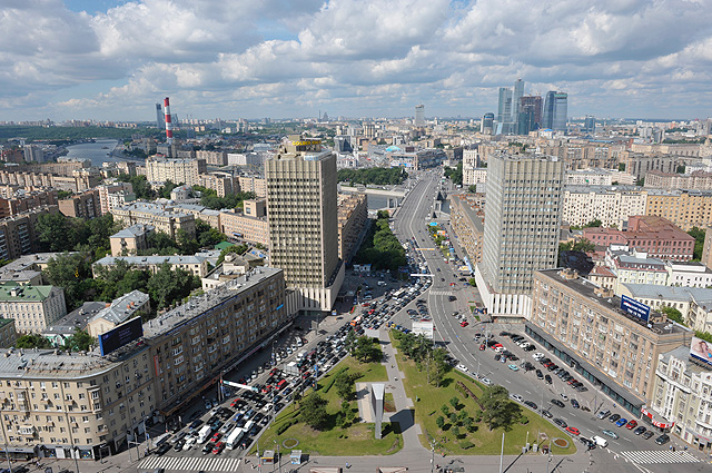 Вид на улицу Смоленская, гостиницу Белград, Бородинский мост и Смоленскую-Сенную площадь с крыши здания МИД РФ