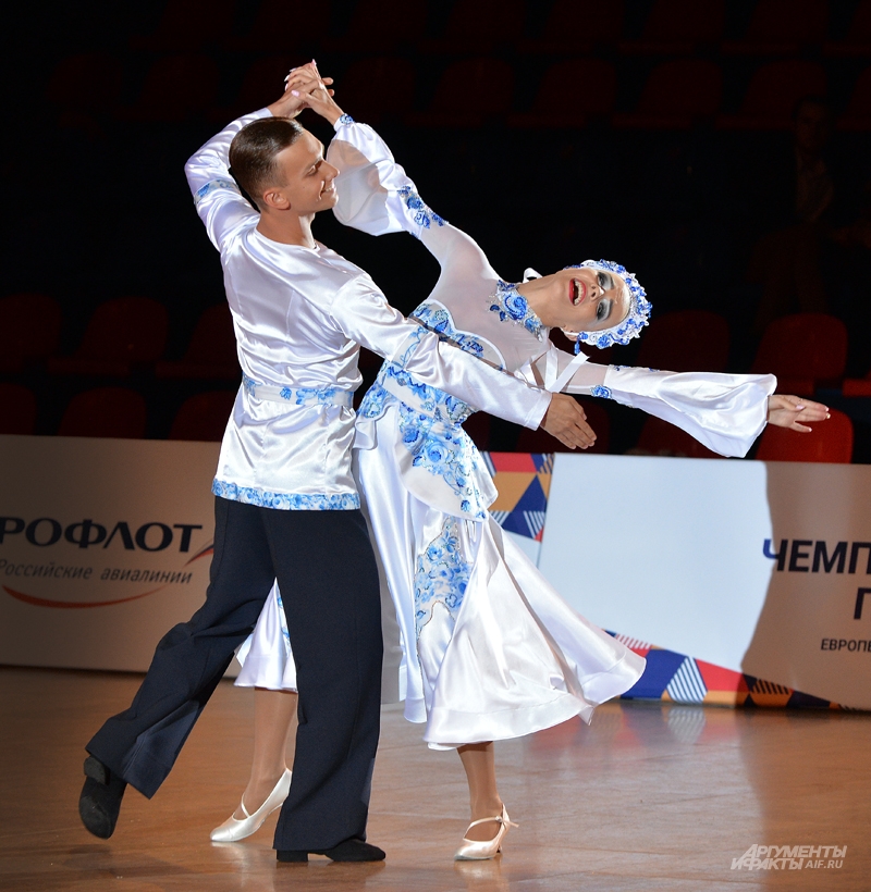Победители в «стандарте» Дмитрий Плешков и Анастасия Кульбеда показали «Русскую душу».
