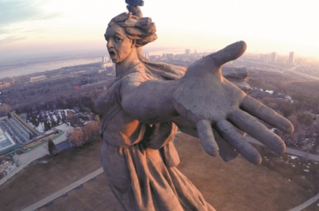 Никитин стал архитектором знаменитой скульптуры на Мамаевом Кургане.