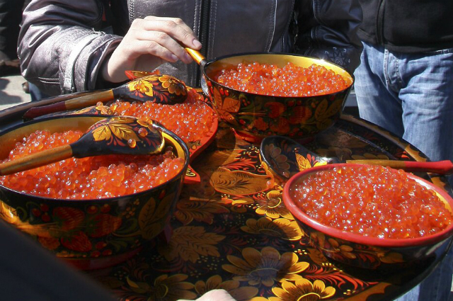 Красная рыба и красная икра – самая знаменитая продукция Камчатского края.
