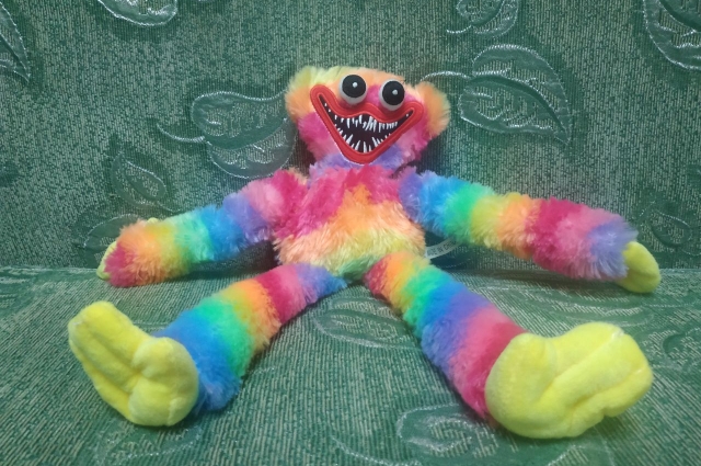 Со взлётом популярности производители игрушек делают монстров не только одноцветными, но и радужными