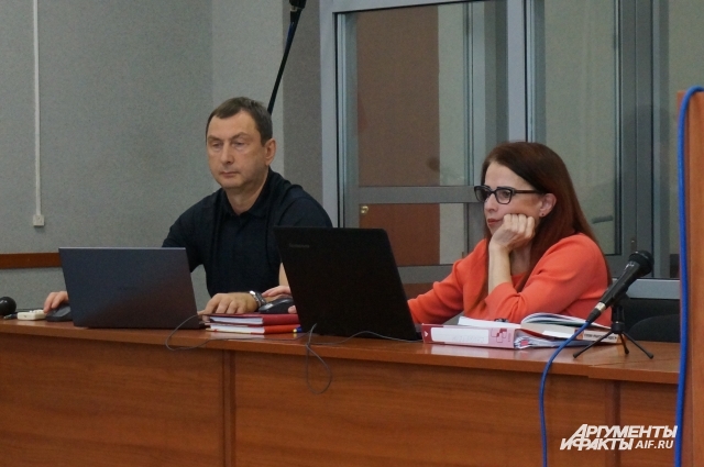 Адвокаты Лопаевой считают, что рассмотрение дела без участия второй подсудимой нарушают права их подзащитной.