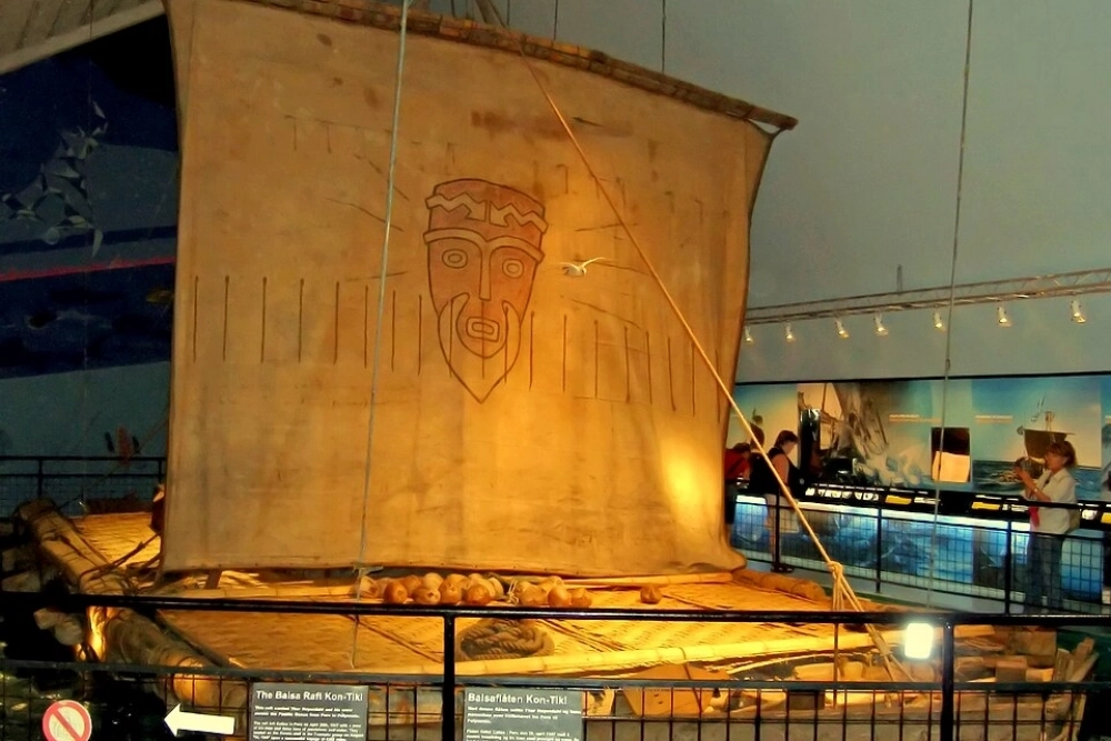 Плот в Музее Кон-Тики в Осло, Норвегия.