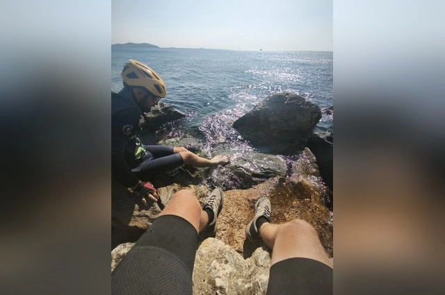 Маршрут пролегал по Великому шёлковому пути, через жару, болезни и встречи с незнакомыми людьми.