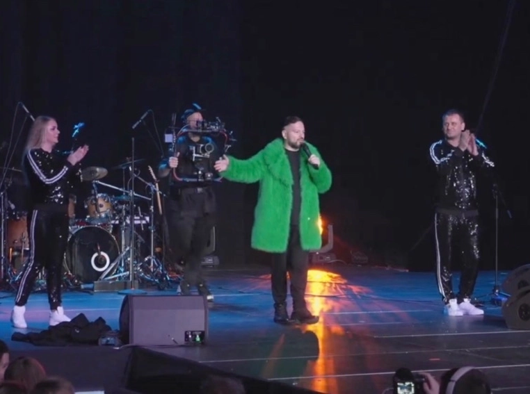 Выступление новой группы.