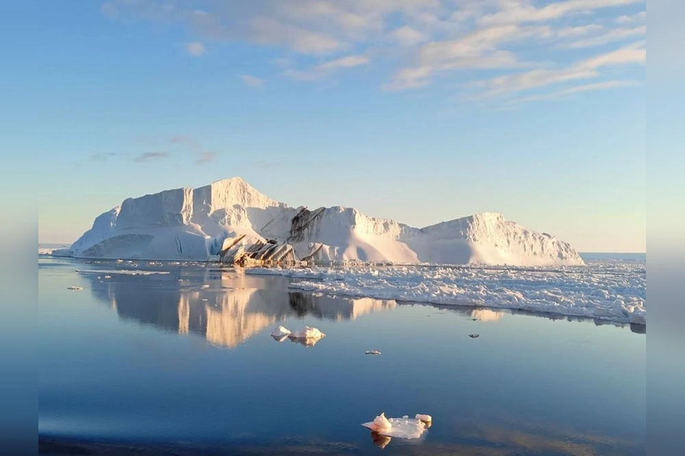 Айсберг: на поверхности видна лишь малая его часть.