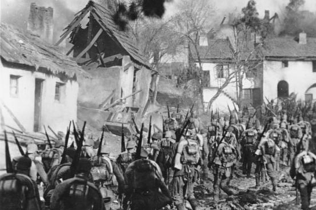 Немецкая пехота во время битвы под Танненбергом.