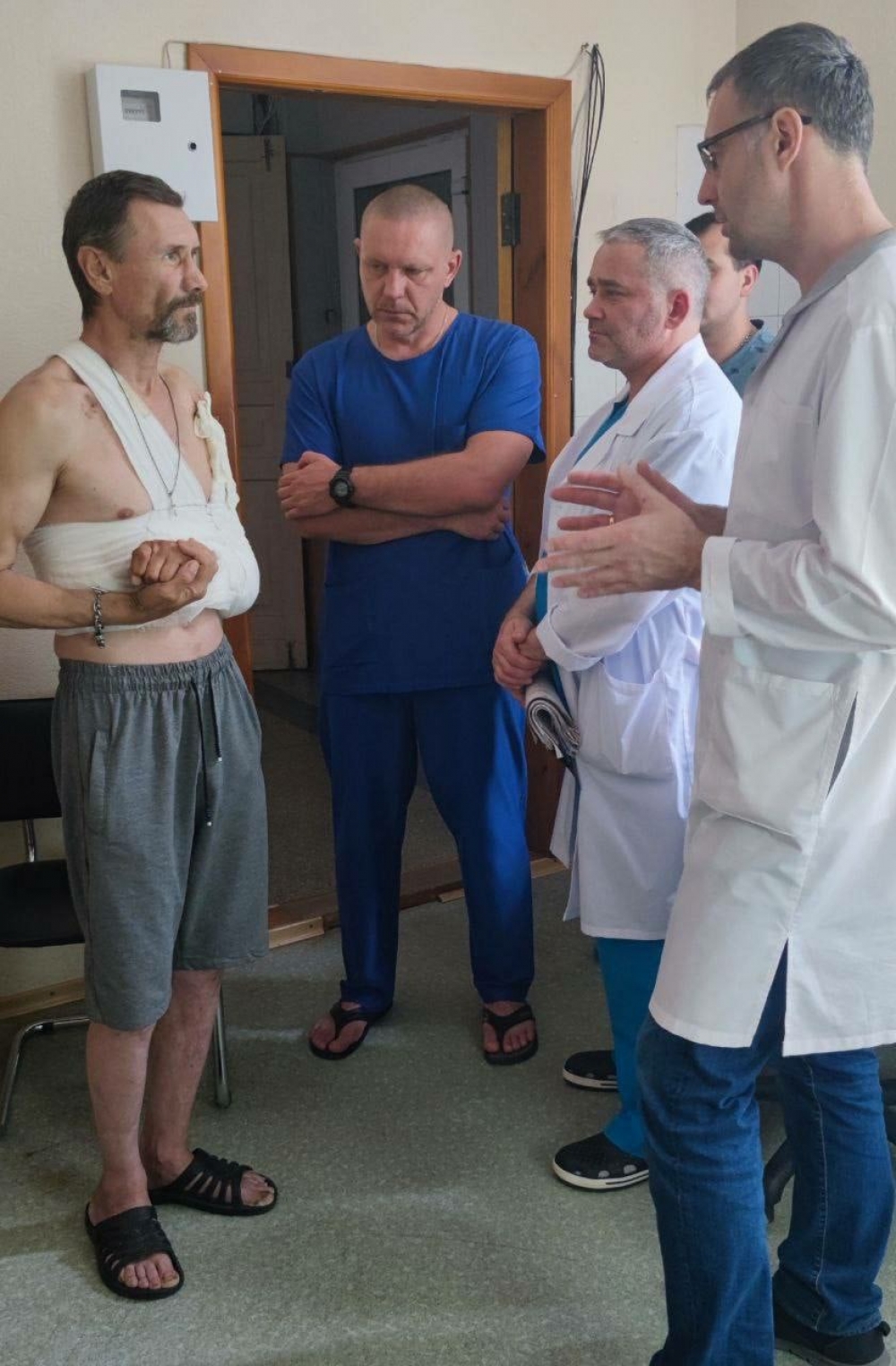 Самых тяжёлых пациентов врачи планируют взять с собой в Омск.