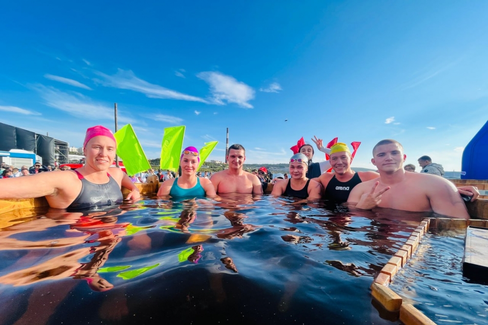 Спортсмены со всех уголков России ежегодно приезжают в Мурманск, чтобы попробовать переплыть Кольский залив.
