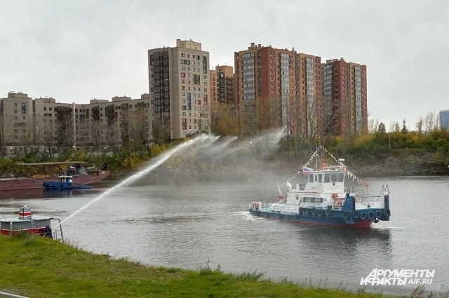 Танец кораблей на судоремонтном заводе.