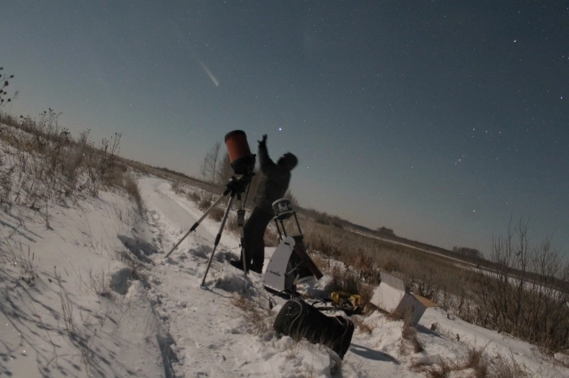 Георгий Соловьёв во время наблюдений за звёздным небом.