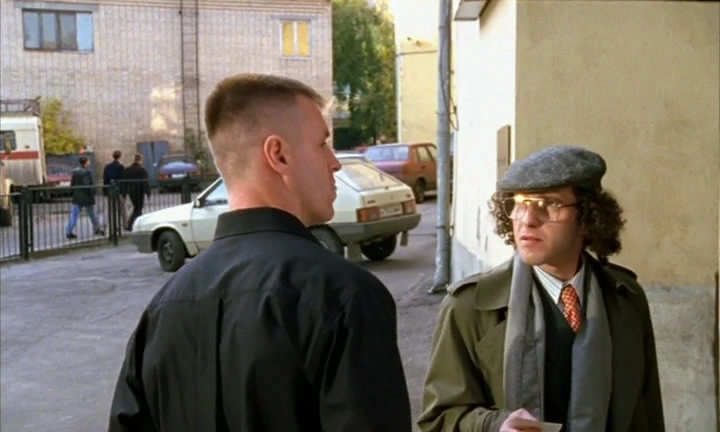 Владимир Довжик (справа) в сериале «Бригада», 2002 г.