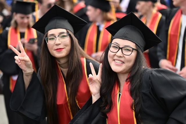 Шесть тысяч выпускников УрФУ сегодня получили дипломы