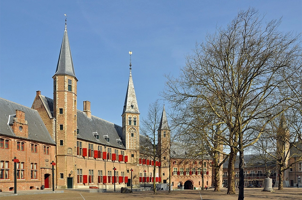 Мидделбург: здание бывшего аббатства.