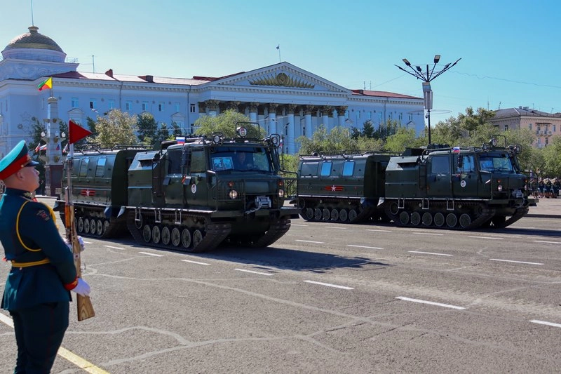 Механизированная колонна на Параде Победы в Чите 3 сентября