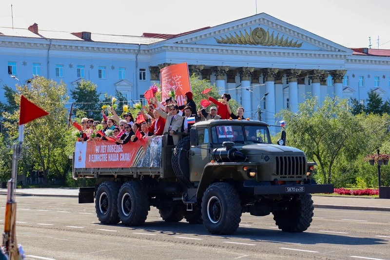 Делегация из Харбина на Параде Победы в Чите 3 сентября
