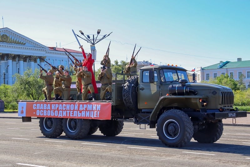 «Оживший» плакат «За Родину-мать!»