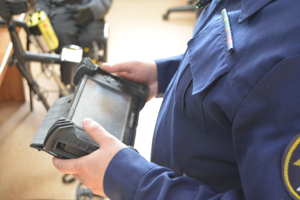 Неказистый на первый взгляд гаджет позволяет заглянуть в любую цифровую электронику.