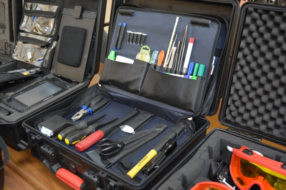 Всего в чемоданы не уберешь, для приборов отведена полноценная комната.