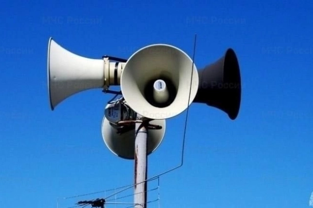 В полдень в городе завыли сирены.