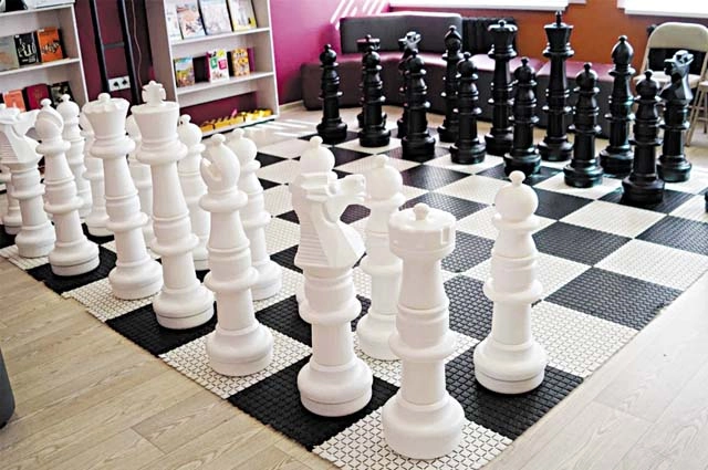 Ход за вами. На такой доске не заскучаешь.