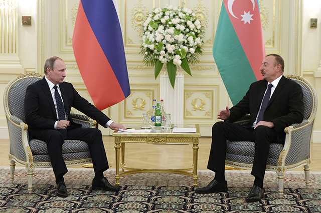 Владимир Путин и президент Азербайджана Ильхам Алиев во время встречи в Баку.