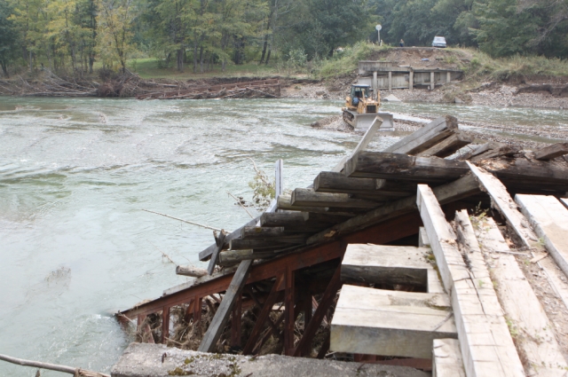 Так выглядел мост в Кавалеровском районе после разгула стихии.