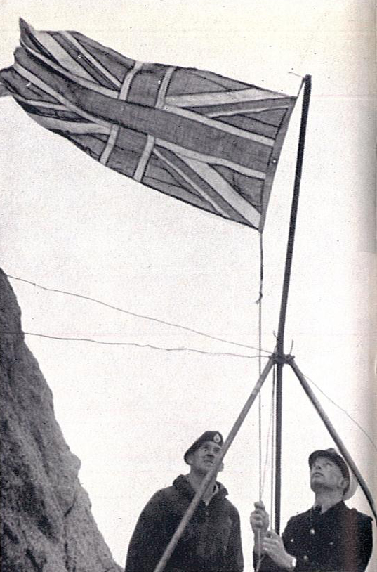 Флаг Великобритании на острове Роколл.
