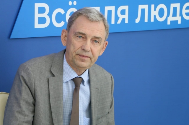 Александр Артёмов обсудил с беженцами вопросы оформления документов и трудоустройства.