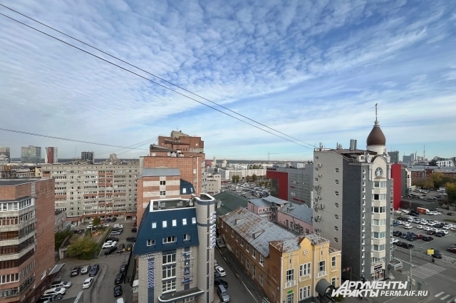 Пермяки уже готовятся к Новому году, а снега всё никак не ляжет. 