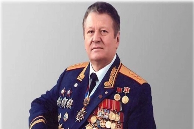 Уже в 44 года Владислав Алексеевич Ачалов стал генерал-полковником, командующим Воздушно-десантными войсками.